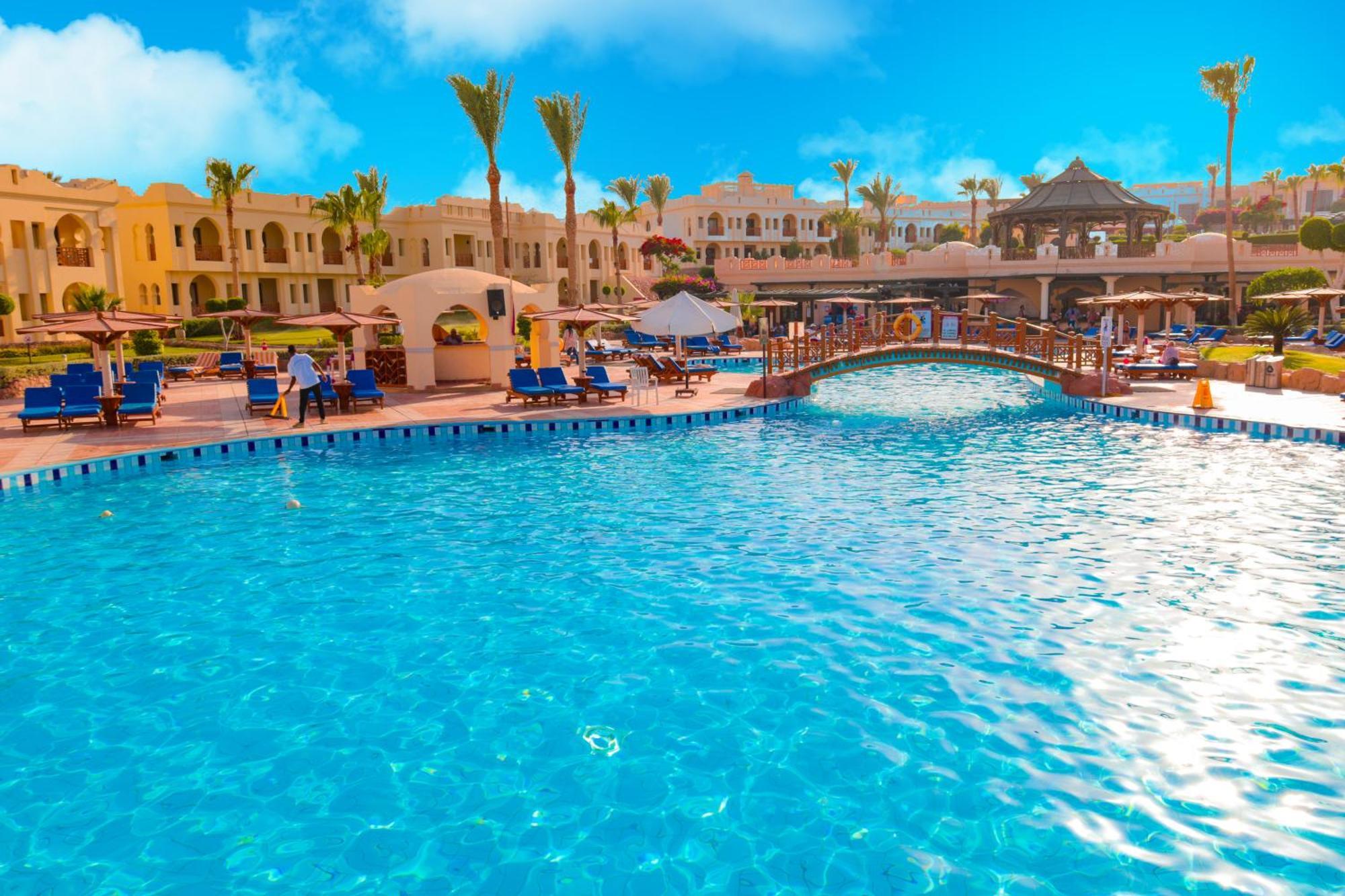 Charmillion Club Resort シャルム・エル・シェイク エクステリア 写真 The pool at the Hilton Sharm El Sheikh